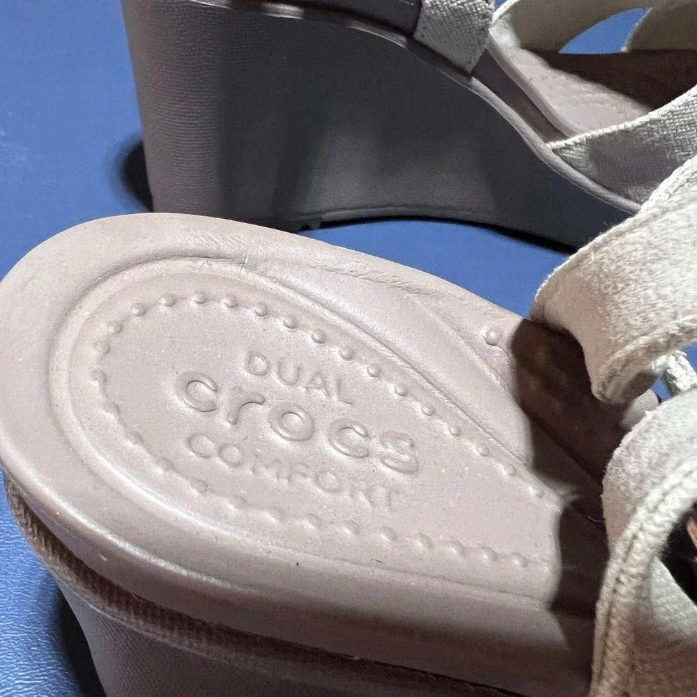 Crocs Leigh II Ankle Strap Wedge Sandals Oatmeal Mushroom Canvas Womens 5